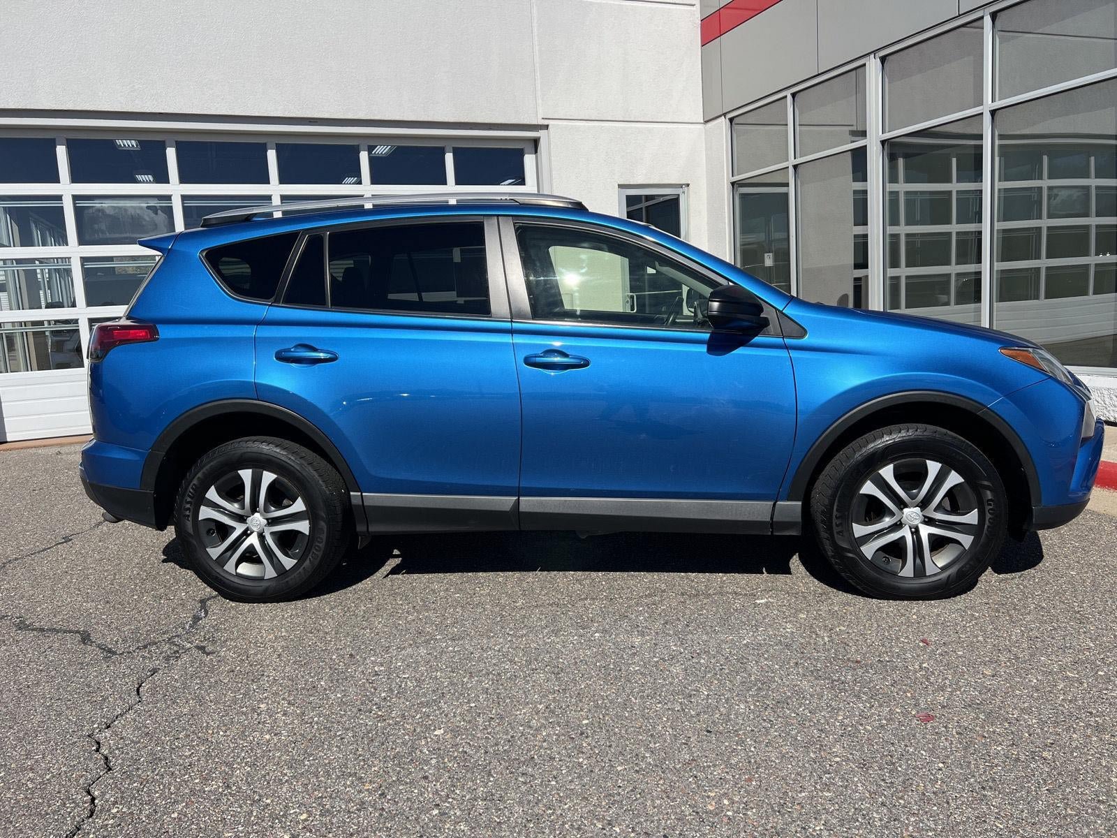 Used 2016 Toyota RAV4 LE AWD/4WD image 9