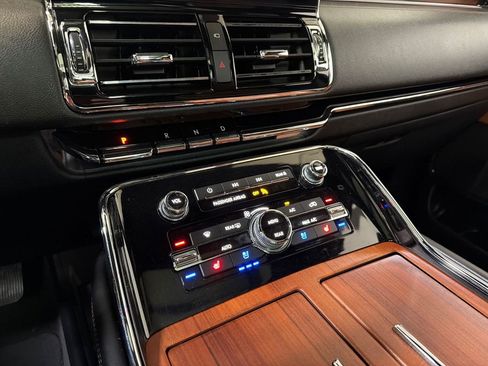 Used 2019 Lincoln Navigator Reserve AWD/4WD image 15