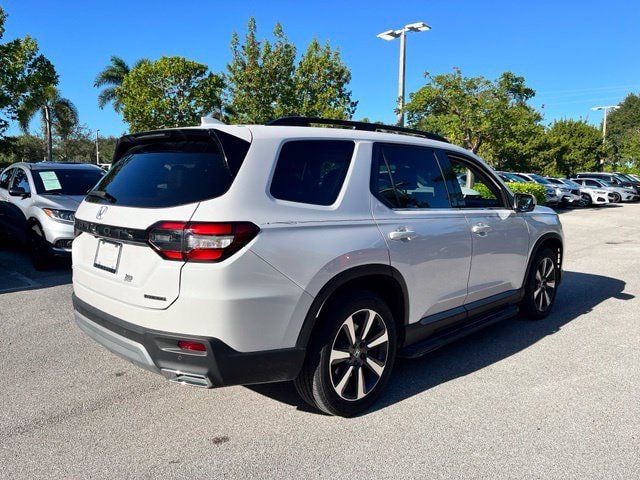 Used 2024 Honda Pilot Touring image 6