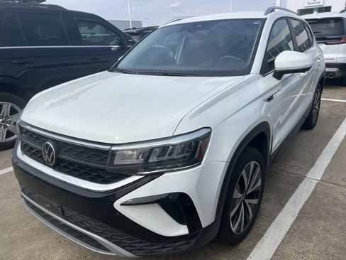 Used 2023 Volkswagen Taos SE image 13