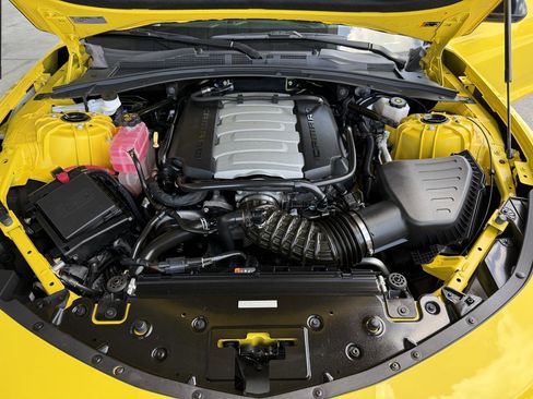 Used 2018 Chevrolet Camaro SS RWD image 40