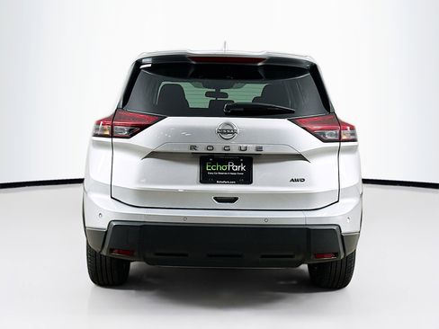 Used 2025 Nissan Rogue SV image 7