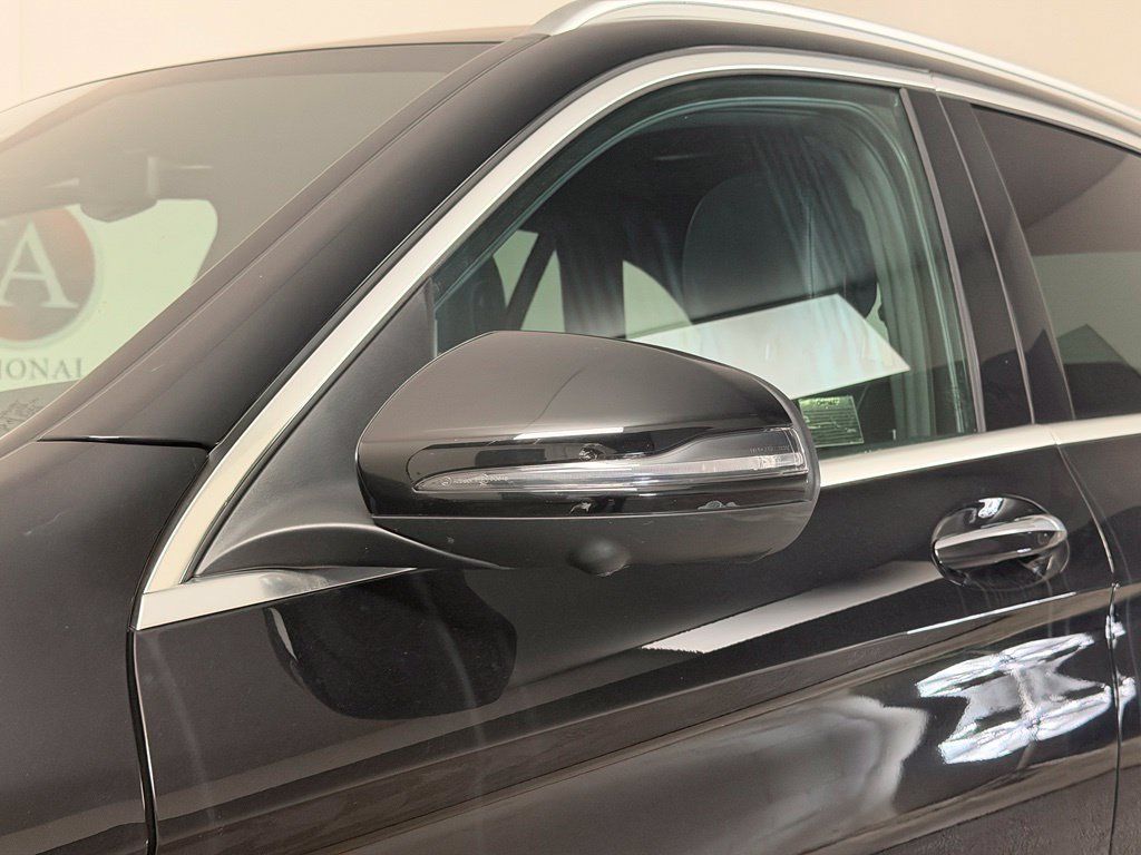 Used 2022 Mercedes-Benz GLC 300 4MATIC image 11