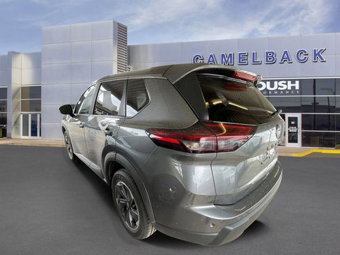 Used 2024 Nissan Rogue SV image 9