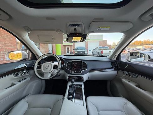 Used 2016 Volvo XC90 T6 Momentum w/ Momentum Plus Package image 21