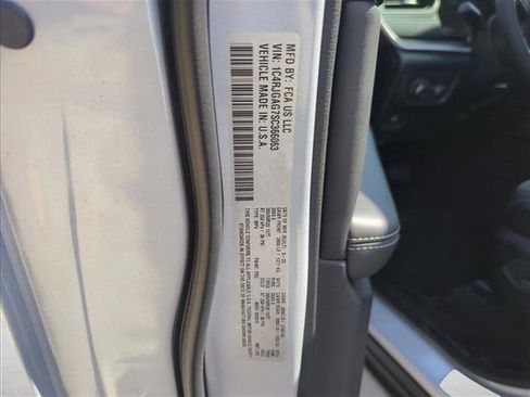 New 2025 Jeep Grand Cherokee Altitude image 20