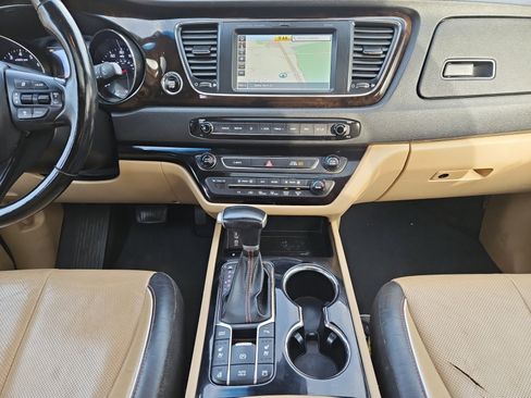 Used 2020 Kia Sedona SX image 11