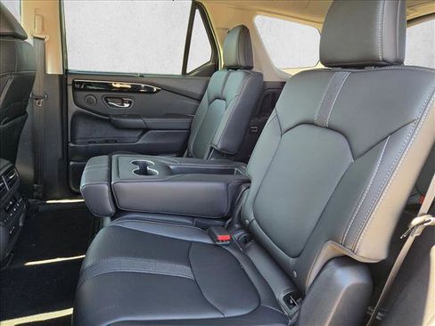 Used 2025 Honda Pilot EX-L image 16