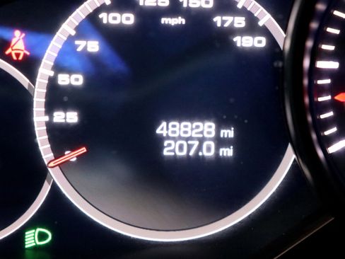 Used 2018 Porsche Panamera w/ Premium Package Plus image 27