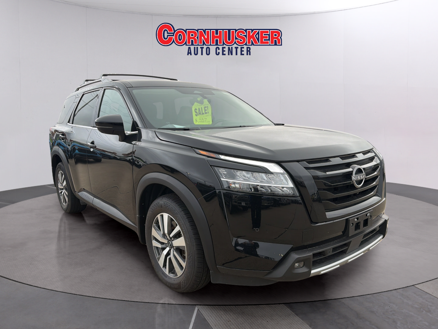 Used 2023 Nissan Pathfinder SL w/ Black Appearance Package AWD/4WD image 1