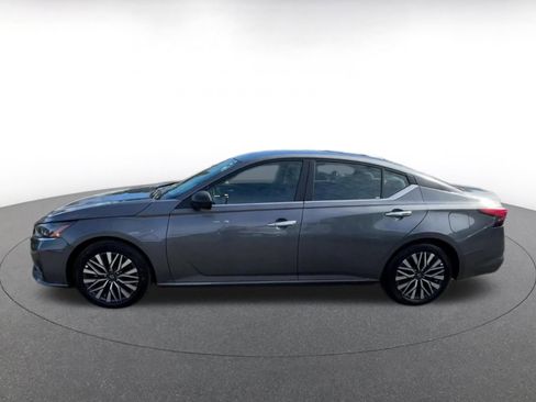 Used 2025 Nissan Altima 2.5 SV image 9