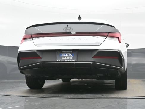 Certified 2025 Hyundai Elantra SEL image 30