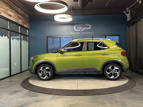 Used 2023 Hyundai Venue SEL image 6