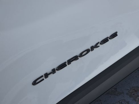 Used 2022 Jeep Cherokee Latitude Lux AWD/4WD image 12