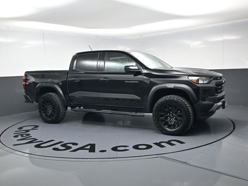 Certified 2024 Chevrolet Colorado Trail Boss w/ Advanced Trailering Package image 2