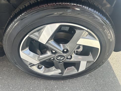 Used 2025 Hyundai Venue SEL FWD image 33