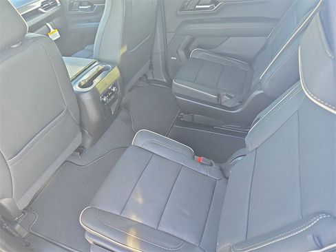 New 2026 GMC Yukon Elevation image 15
