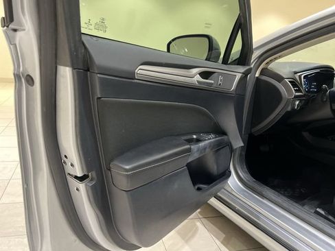 Used 2020 Ford Fusion SE FWD image 20