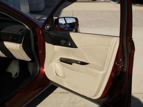 Used 2015 Honda Accord Touring image 34