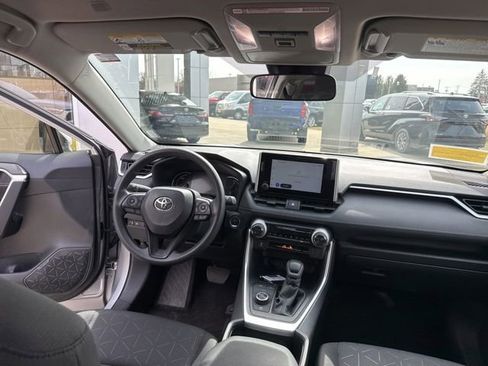 Used 2025 Toyota RAV4 XLE image 31