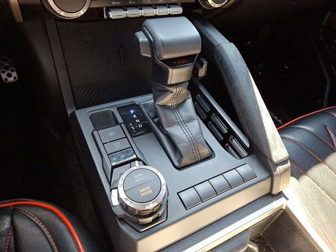Used 2025 Toyota Tacoma TRD Sport AWD/4WD image 18