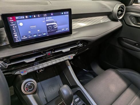 Used 2024 Alfa Romeo Tonale Ti w/ Premium Interior Package image 11