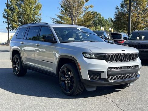 New 2025 Jeep Grand Cherokee L Altitude image 13