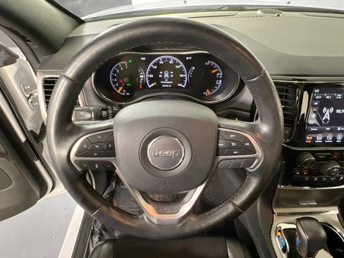 Used 2022 Jeep Grand Cherokee Laredo X image 11