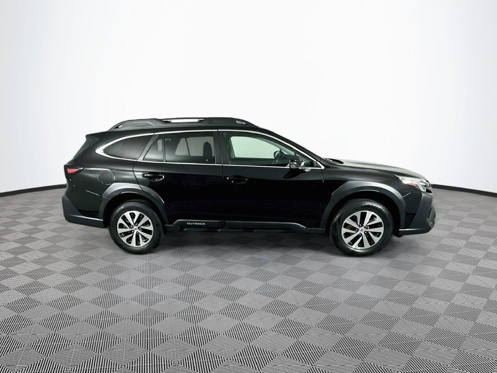 Used 2024 Subaru Outback Premium AWD/4WD image 11