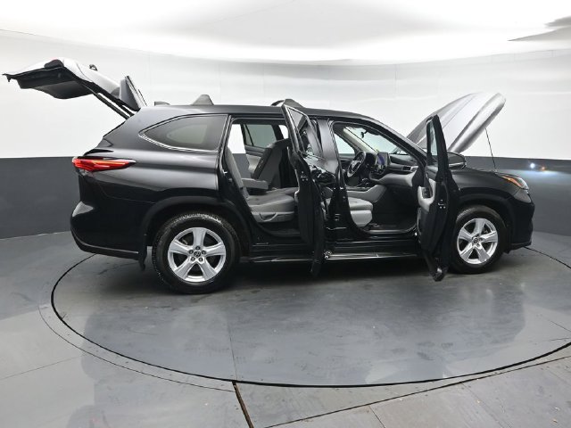 Used 2023 Toyota Highlander LE AWD/4WD image 51