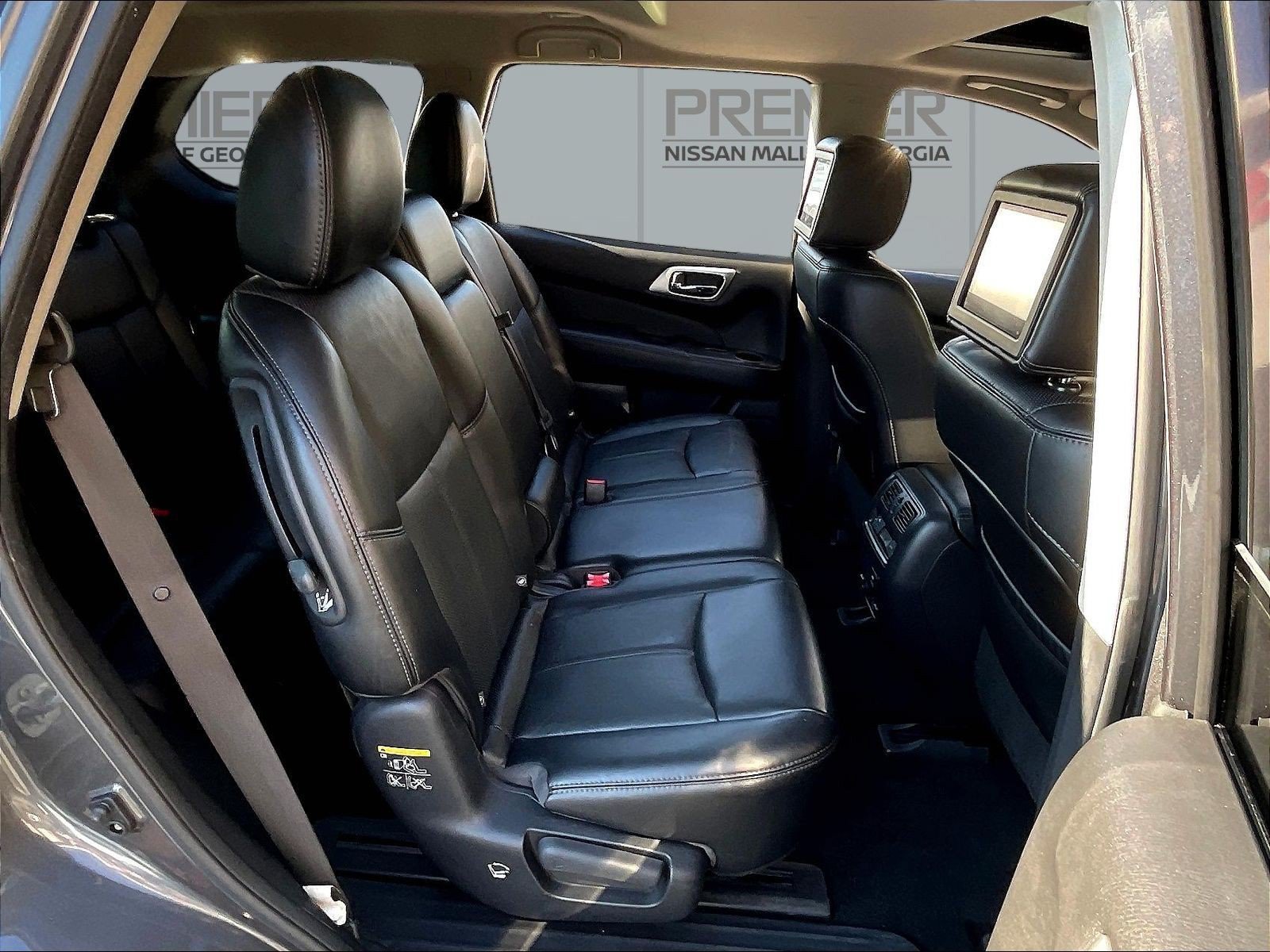 Used 2017 Nissan Pathfinder Platinum w/ Family Entertainment Package FWD image 27