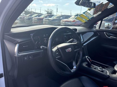 Used 2020 Cadillac XT6 Premium Luxury image 9