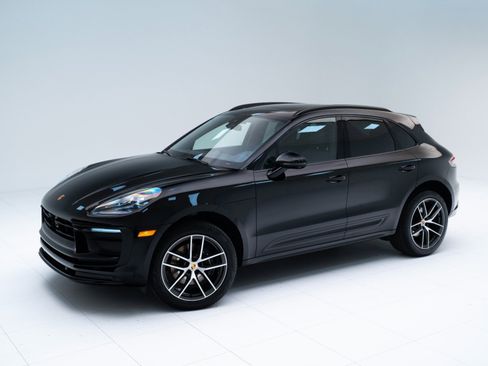 Certified 2026 Porsche Macan AWD/4WD image 1