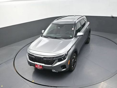 Used 2025 Kia Seltos EX w/ EX Sunroof Package FWD image 24