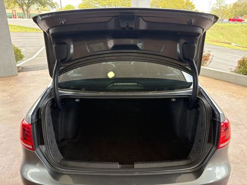 Used 2014 Volkswagen Jetta GLI image 25