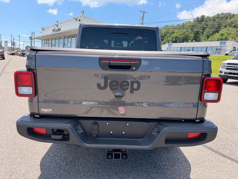 Used 2026 Jeep Gladiator Sport AWD/4WD image 5