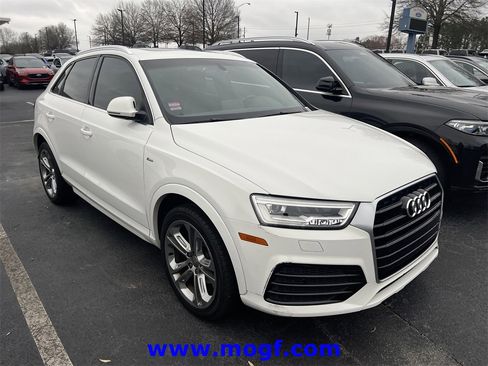 Used 2017 Audi Q3 2.0T Prestige w/ Prestige Package image 4