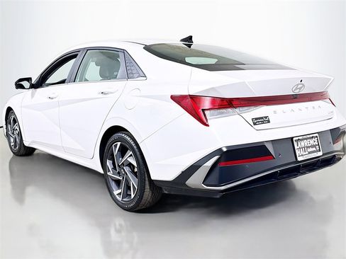 Used 2024 Hyundai Elantra Limited image 6