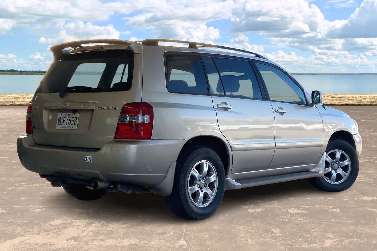 Used 2005 Toyota Highlander 4WD V6 w/ 3rd Row image 22