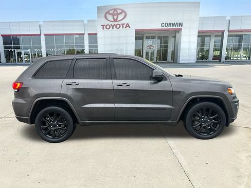 Used 2019 Jeep Grand Cherokee Altitude AWD/4WD image 6