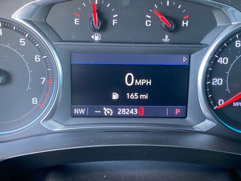 Used 2022 Chevrolet Traverse LT image 21