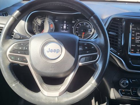 Used 2019 Jeep Cherokee Limited FWD image 31