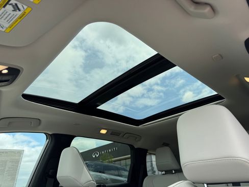 New 2027 INFINITI QX60 Luxe w/ Family Package FWD image 11