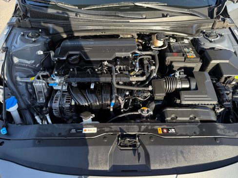 Certified 2025 Hyundai Elantra Limited image 20