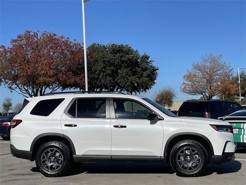 New 2025 Honda Pilot TrailSport image 3