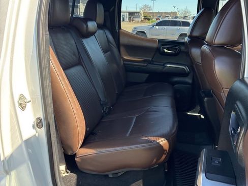 Used 2017 Toyota Tacoma Limited w/ Tow Package image 14