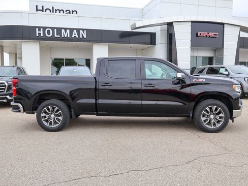 Used 2022 Chevrolet Silverado 1500 LT w/ Z71 Off-Road Package AWD/4WD image 2