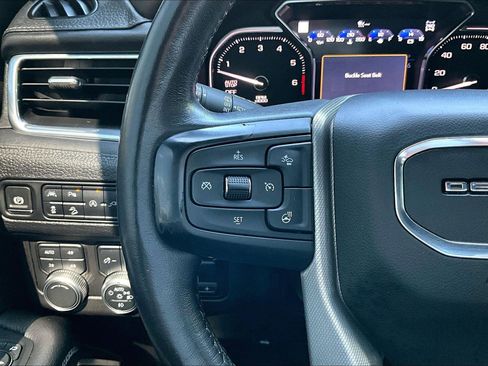 Used 2021 GMC Yukon Denali w/ Denali Premium Package AWD/4WD image 11