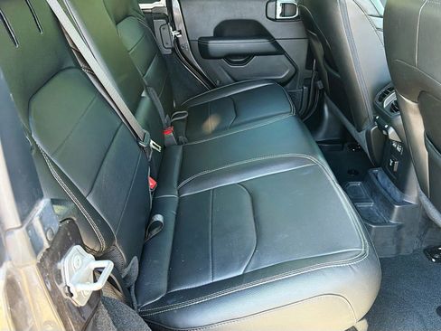 Used 2022 Jeep Wrangler Unlimited Sahara w/ Cold Weather Group AWD/4WD image 26