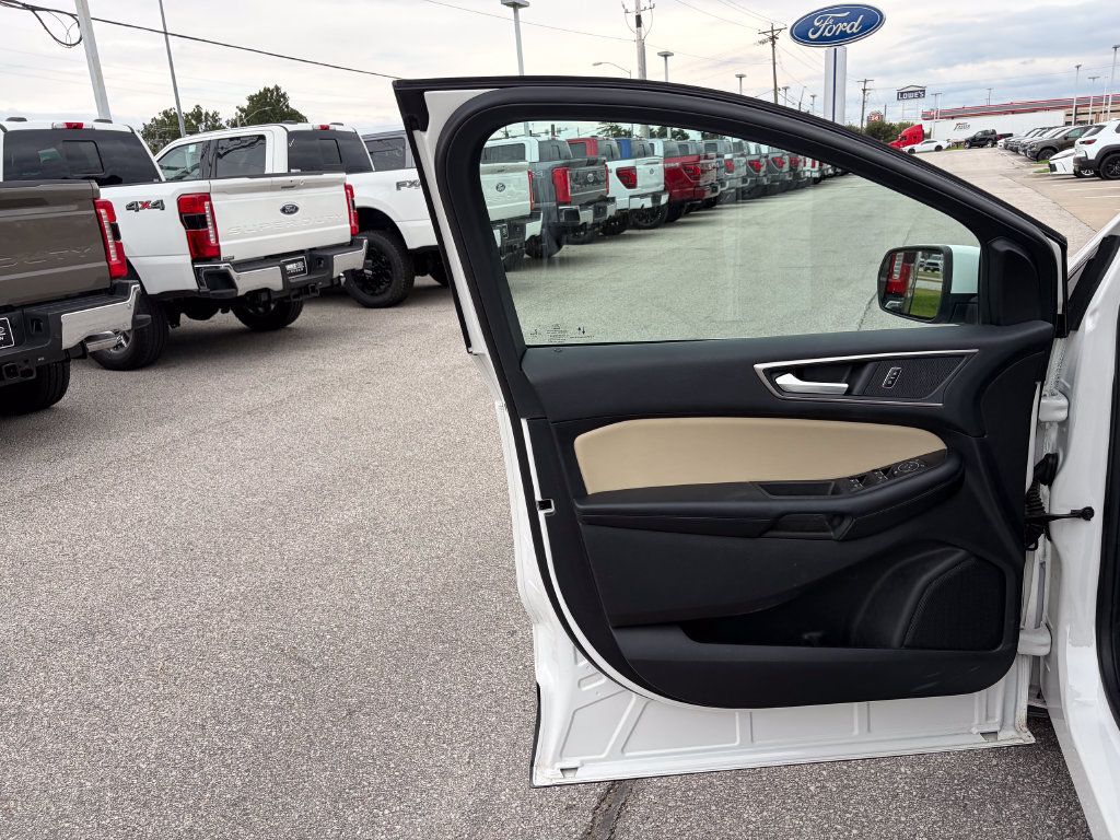 Used 2022 Ford Edge SEL w/ Convenience Package AWD/4WD image 12